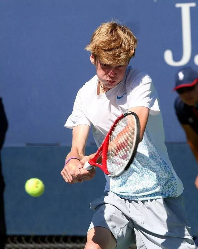 球队阵容更 球队阵容更