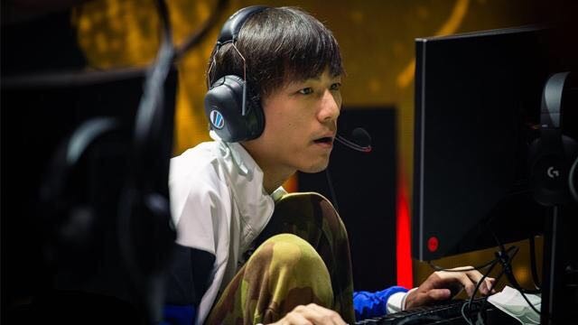 而在此背景 而在此背景